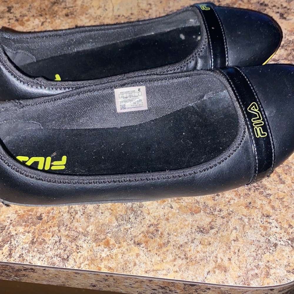 Fila flats - Picture 2 of 4